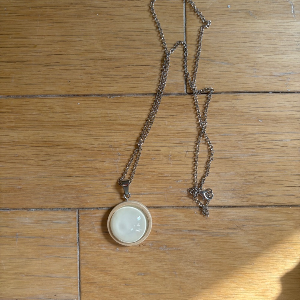 Chic Cream Pendant Necklace